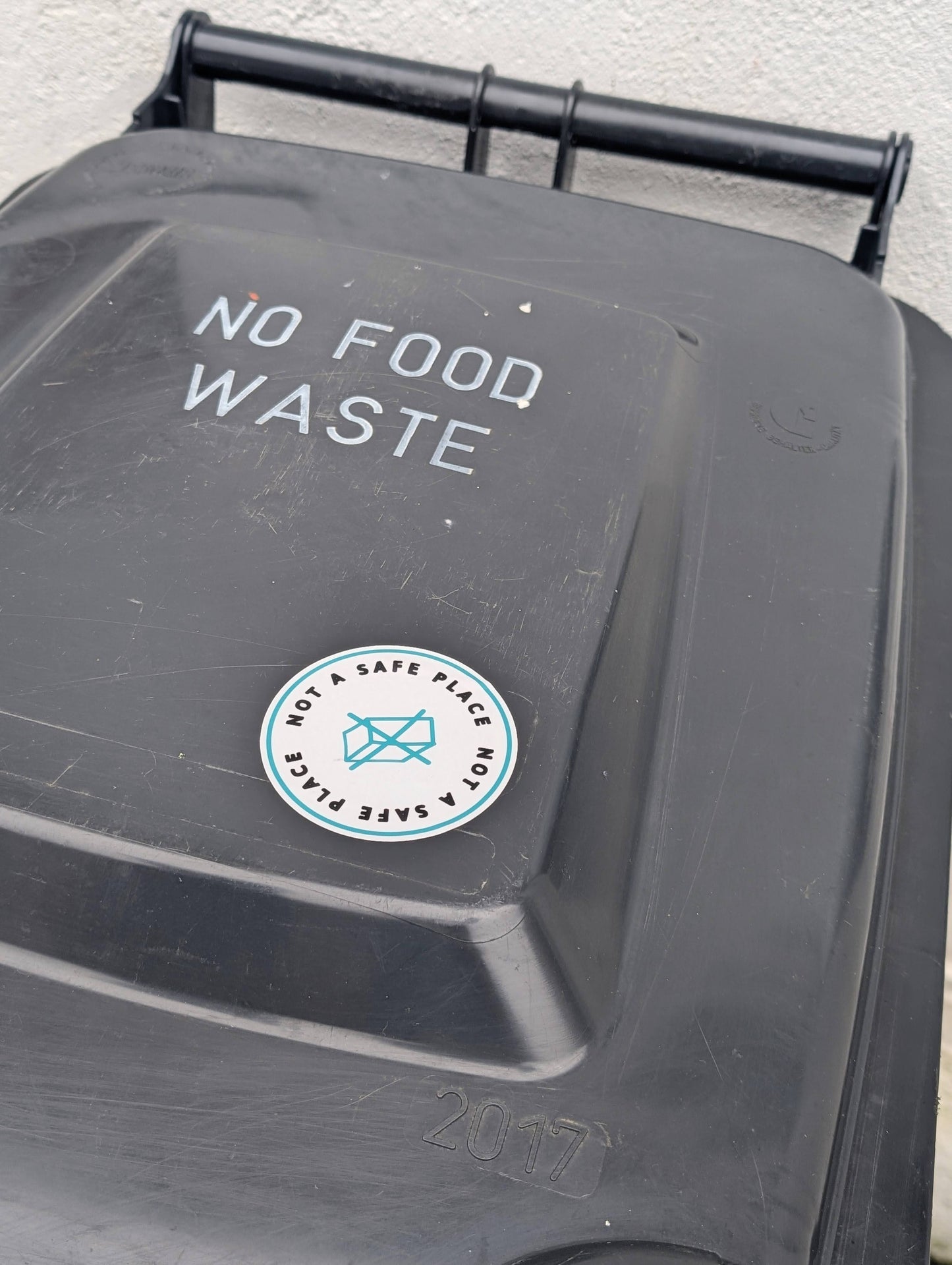 Do Not Leave Deliveries Here Sticker